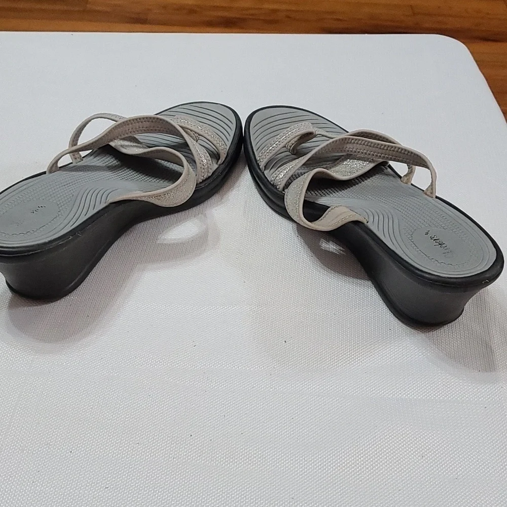 Skechers Womens Wedge‎ Sandals Strappy Shimmery Silver Approx Sz 10 GUC READ